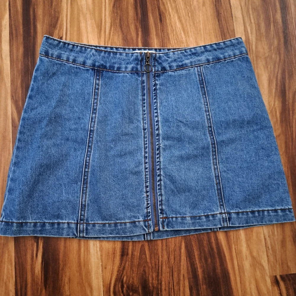 Altar'd State Women's Front Zipper Closure Medium Wash Jean Mini Skirt Size S
